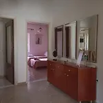Anastasia's Cozy Retreat شقة